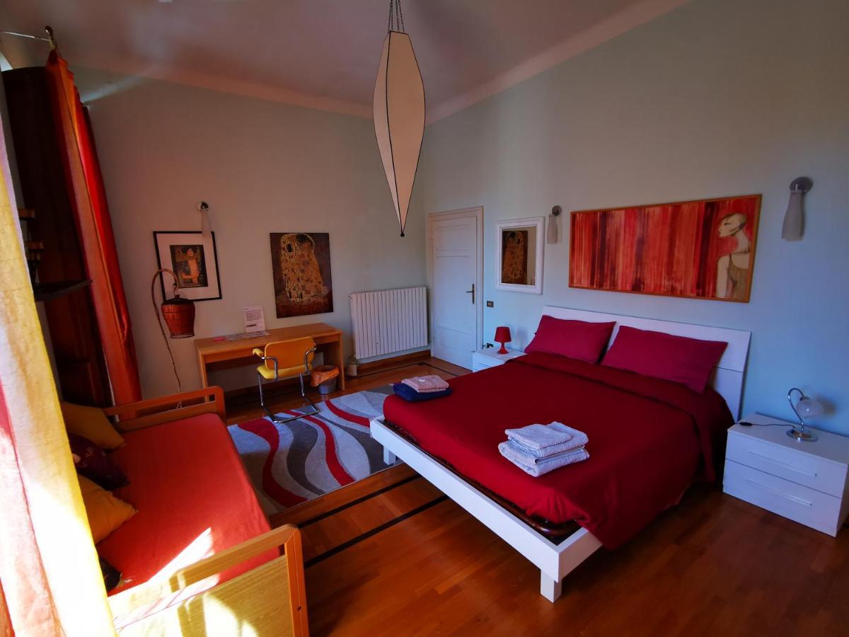Liberty House Hotel Фолиньо Екстериор снимка