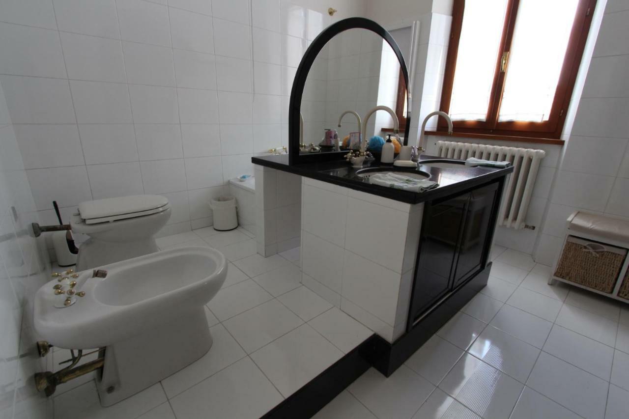 Liberty House Hotel Фолиньо Екстериор снимка