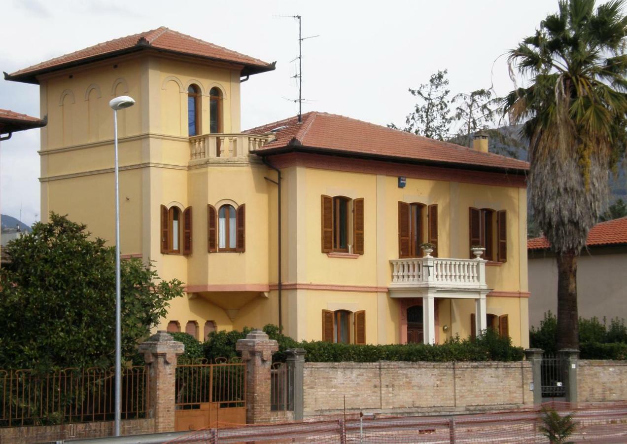 Liberty House Hotel Фолиньо Екстериор снимка