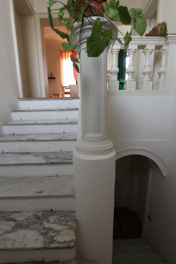 Liberty House Hotel Фолиньо Екстериор снимка